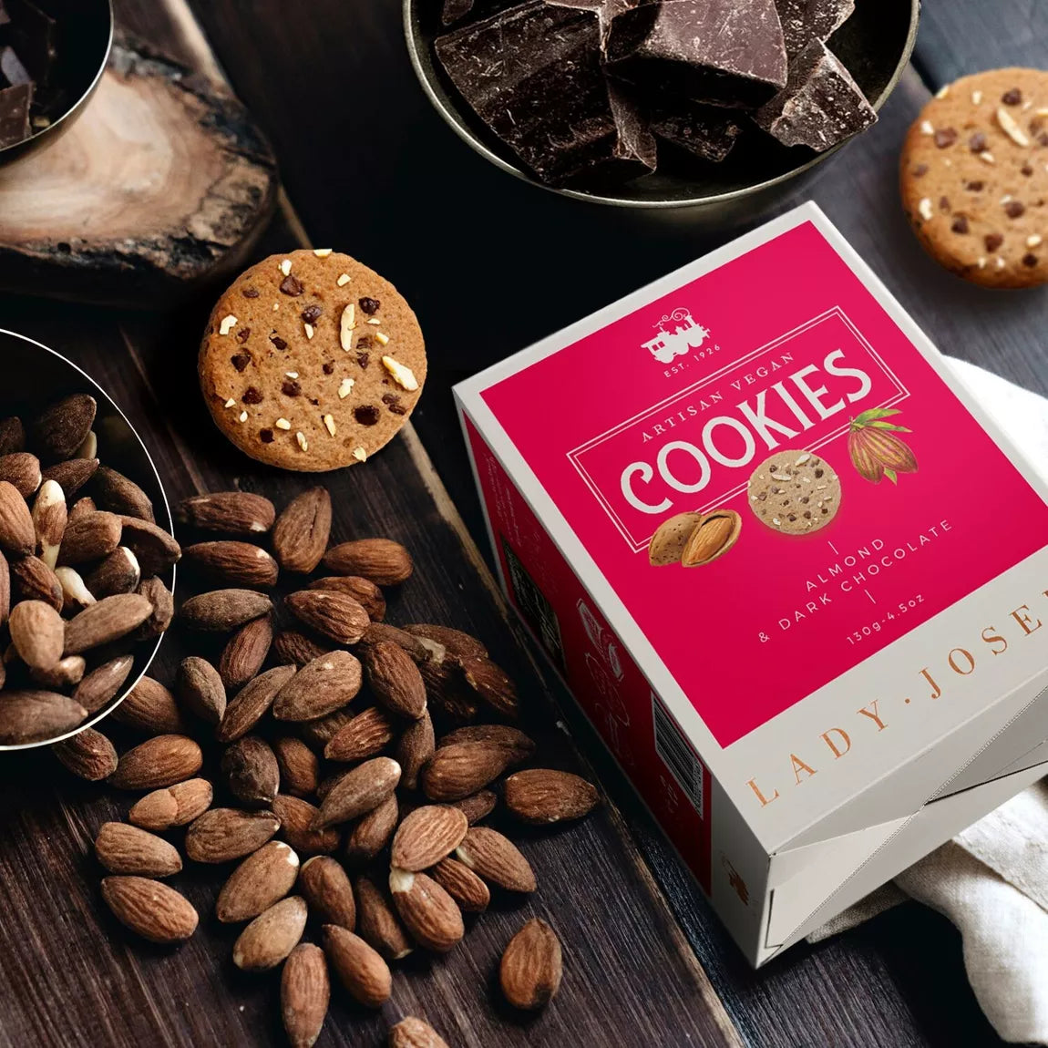 Cookies with almonds & dark chocolate - Lady Joseph