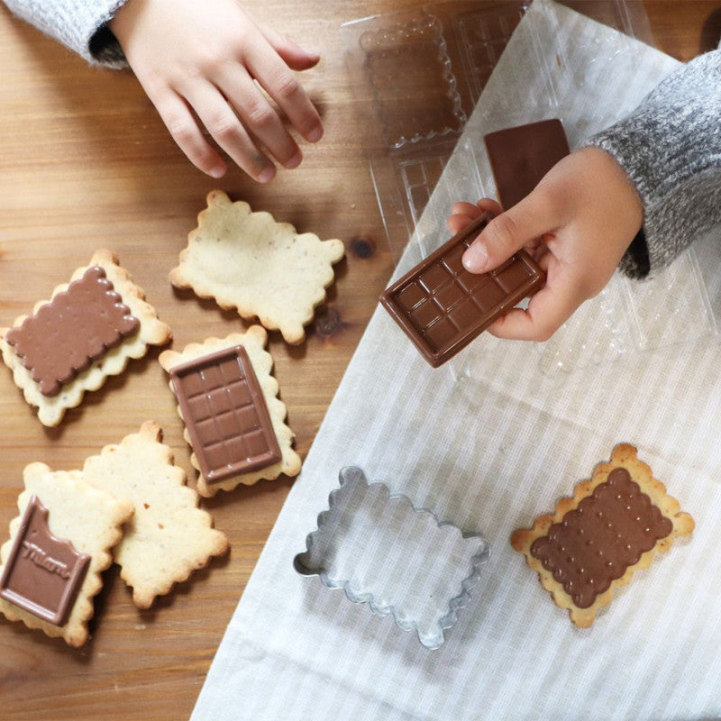 Biscuits School Chocolate Cutter and Mould - Scrapcooking