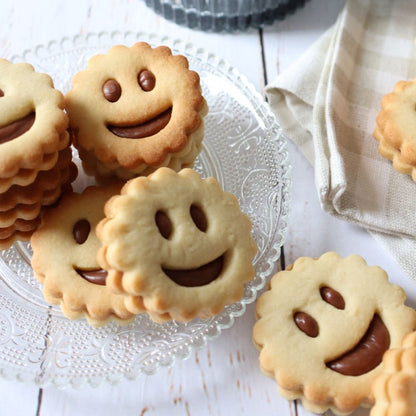 2 Biscuit Cutters Smile - Scrapcooking