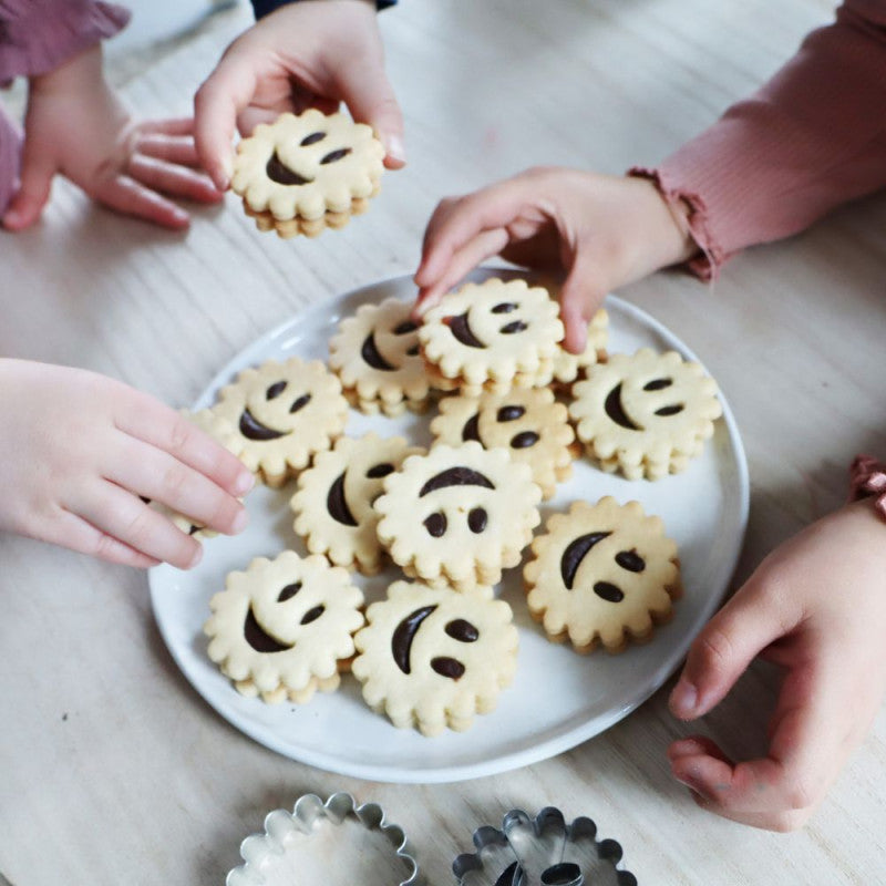 2 Biscuit Cutters Smile - Scrapcooking