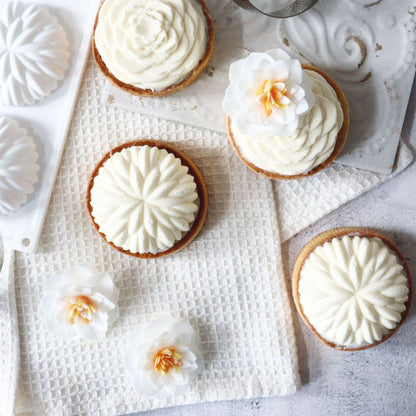 4 White Camellia Flowers Cake Decoration- Scrapcooking